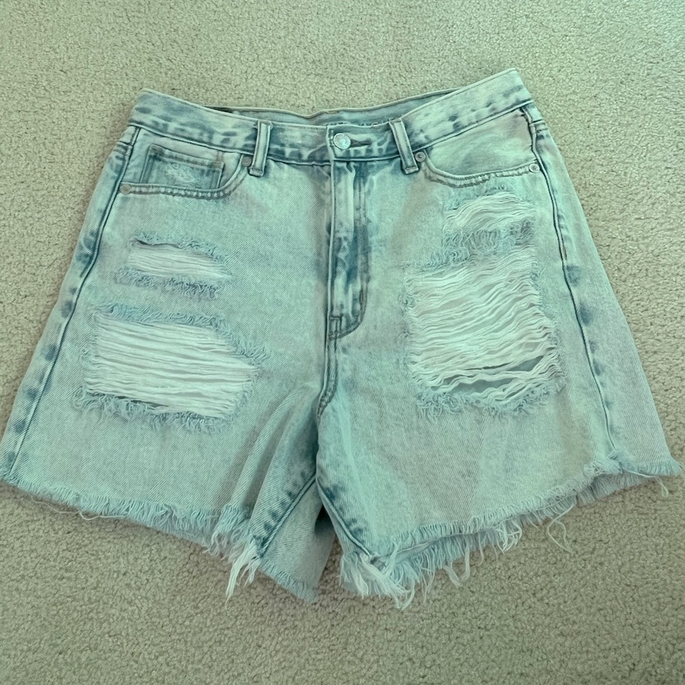 American Eagle size 8 mom jean shorts with frayed ends and rips